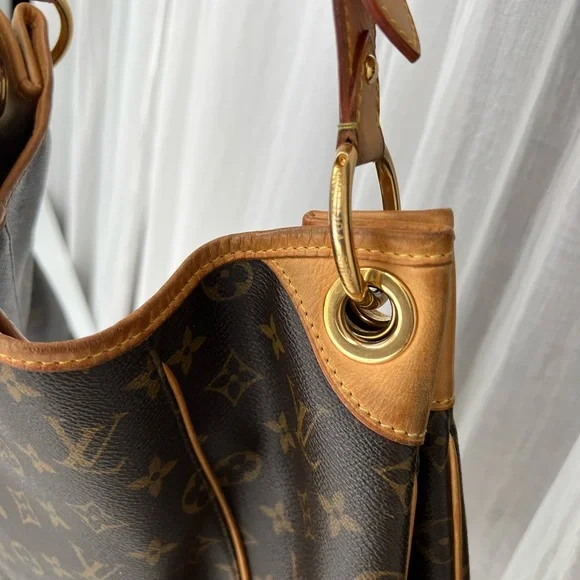 Louis Vuitton Galleria PM Shoulder Bag - Picture 12 of 16